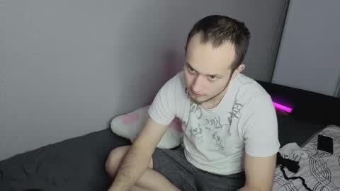 Snapshot of pearl_couple chatting on February 24, 9:07 am Rina and Max online show from February 24, 9:07 am