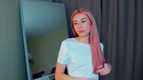 Snapshot of pearlenehidaka chatting on December 5, 6:22 am Emma online show from December 5, 6:22 am