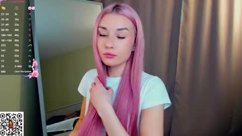 Snapshot of pearlenehidaka chatting on December 16, 6:07 am Emma online show from December 16, 6:07 am