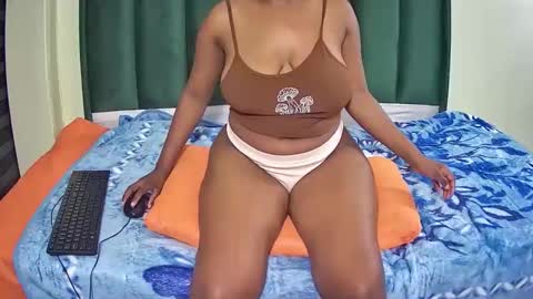 Snapshot of pearlx_ chatting on December 14, 8:13 pm pearlx_ online show from December 14, 8:13 pm