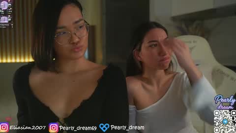 Snapshot of pearly_dream chatting on March 10, 10:20 am Leo online show from March 10, 10:20 am