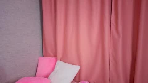 Snapshot of pearly_peach_ chatting on April 25, 6:05 pm pearly_peach_ online show from April 25, 6:05 pm