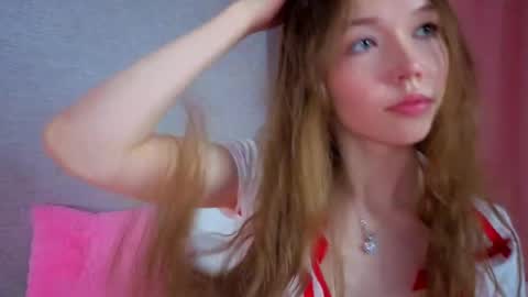 Snapshot of pearly_peach_ chatting on May 9, 6:13 pm pearly_peach_ online show from May 9, 6:13 pm