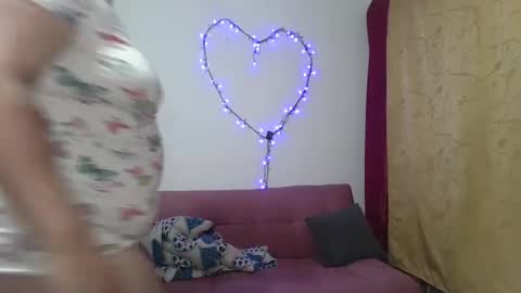 Snapshot of pecadodulce chatting on December 19, 3:51 am pecadodulce online show from December 19, 3:51 am