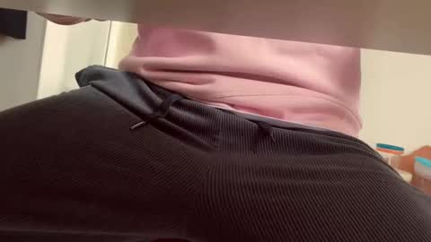 Snapshot of pedroserrano2000 chatting on April 15, 8:10 am PedrOO OO online show from April 15, 8:10 am