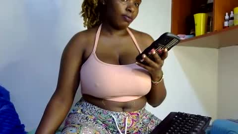 Snapshot of peekyshams chatting on September 14, 2:38 pm peekyshams online show from September 14, 2:38 pm