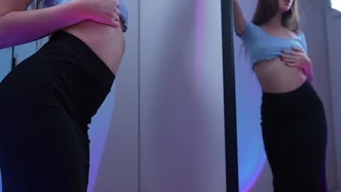 Snapshot of pelagy chatting on December 14, 10:56 am Pelagy Show time 2-10 pm Dubai time zone online show from December 14, 10:56 am