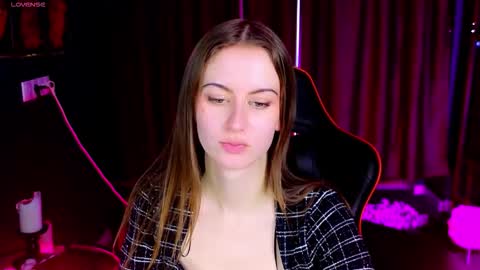 Snapshot of pellagray chatting on November 12, 12:22 am Pella online show from November 12, 12:22 am