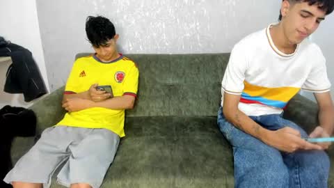 Snapshot of pelusos_mens chatting on July 7, 7:29 pm CAIN-19 ALLEN-18 RONALD-18 AUSTIN-18 MOD DANTE online show from July 7, 7:29 pm