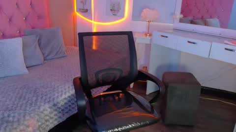 peneelopeecute online show from July 27, 9:33 pm