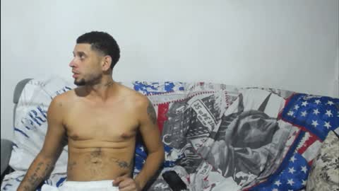 independent model online show from February 4, 9:07 am