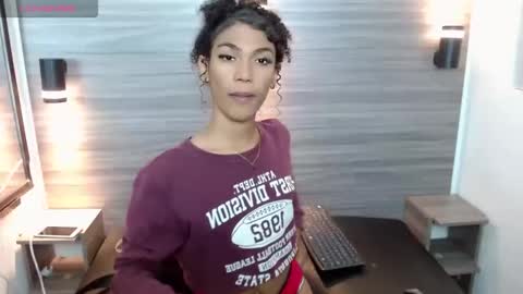 Snapshot of penelopee_rouse chatting on November 9, 7:34 pm Penelopee Rouse online show from November 9, 7:34 pm