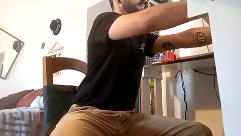 Snapshot of penesvoladores92 chatting on November 18, 3:27 pm penesvoladores92 online show from November 18, 3:27 pm