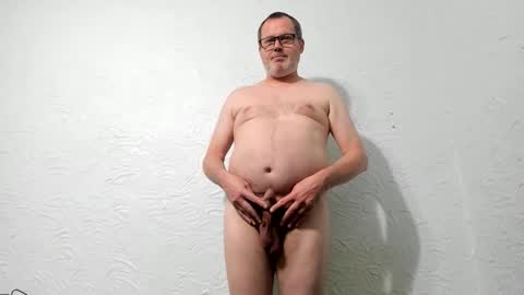 Snapshot of penis_dance chatting on June 3, 12:35 am Vincent Howard online show from June 3, 12:35 am