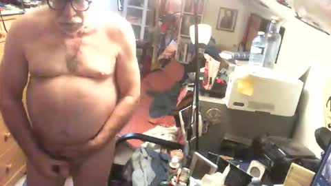 Snapshot of penispainter2 chatting on May 4, 12:12 pm monkeydog online show from May 4, 12:12 pm