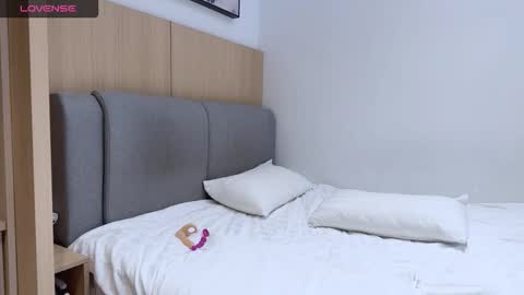 penny_coco online show from December 16, 9:25 am