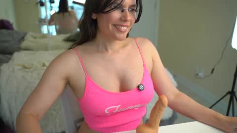 Snapshot of pepina_hot chatting on July 2, 9:32 pm pepina_hot online show from July 2, 9:32 pm