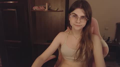 Farida online show from March 9, 8:42 pm