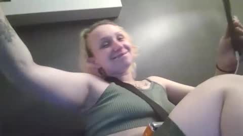 perfectly222peachy online show from April 4, 10:02 am