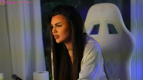 Dee online show from December 3, 9:11 am