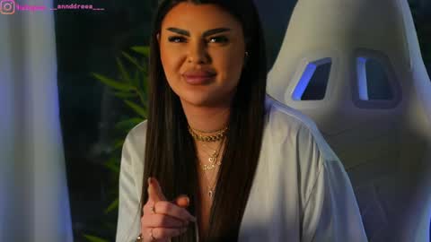 Dee online show from December 5, 1:06 pm