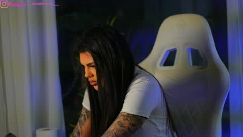 Dee online show from December 6, 8:37 am