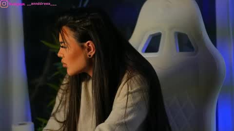 Dee online show from December 7, 10:01 am