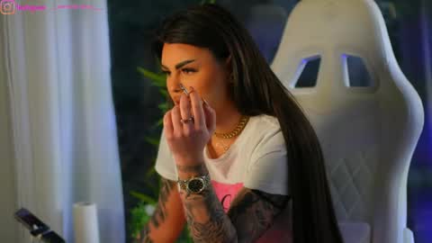 Dee online show from December 16, 9:24 am