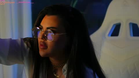 Dee online show from January 4, 1:42 pm