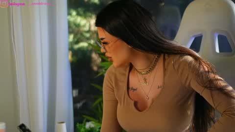 Dee online show from January 9, 9:59 am