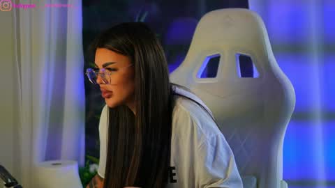 Dee online show from January 20, 8:30 am