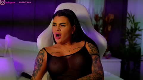 Dee online show from September 12, 3:23 pm