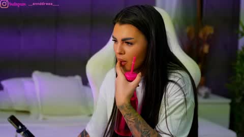 Dee online show from October 6, 3:31 pm