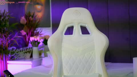 Dee online show from November 7, 2:06 pm