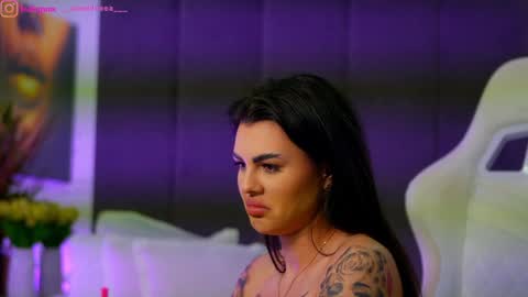 Dee online show from December 19, 5:09 pm