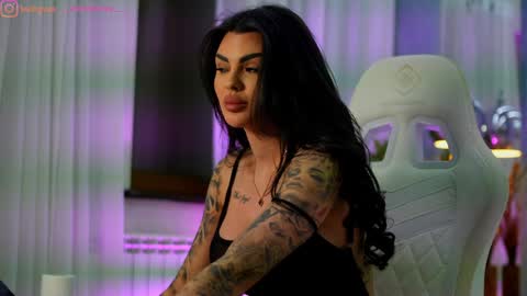 Dee online show from February 10, 1:59 pm