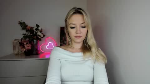 Snapshot of perfectxcindy chatting on December 19, 10:34 am Cindy online show from December 19, 10:34 am