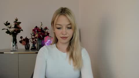 Snapshot of perfectxcindy chatting on March 10, 10:15 am Cindy online show from March 10, 10:15 am