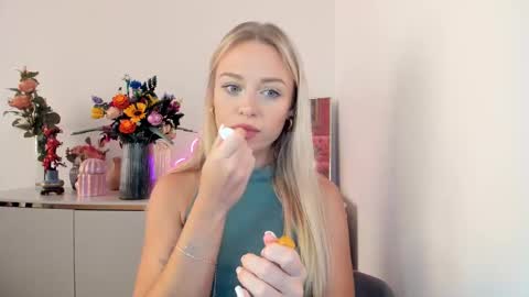 Snapshot of perfectxcindy chatting on September 24, 5:44 am Cindy online show from September 24, 5:44 am