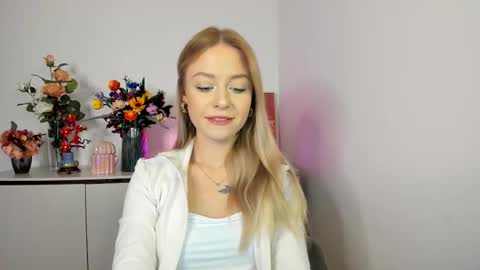 Snapshot of perfectxcindy chatting on November 10, 7:18 am Cindy online show from November 10, 7:18 am