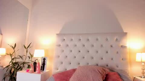 PERLA online show from October 15, 4:23 am