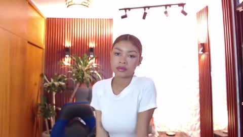 Perla online show from March 12, 12:15 pm