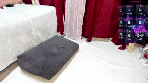 Perla Thompson online show from October 26, 5:30 pm