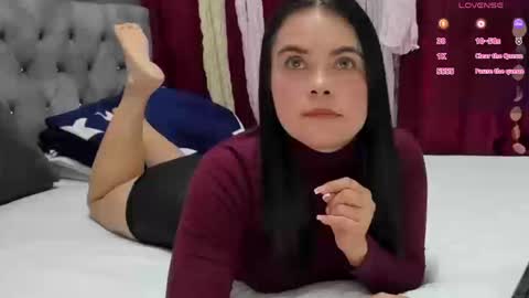 Snapshot of perla_thompson1 chatting on January 6, 8:45 pm Perla Thompson online show from January 6, 8:45 pm