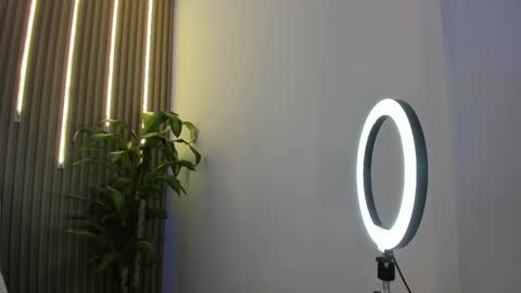 Perla online show from February 3, 1:59 am