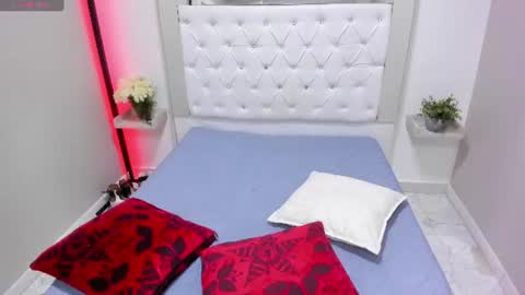 Perla online show from July 10, 1:14 pm
