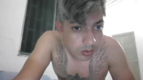Snapshot of perrosumiso890007 chatting on July 1, 1:40 am perrosumiso890007 online show from July 1, 1:40 am