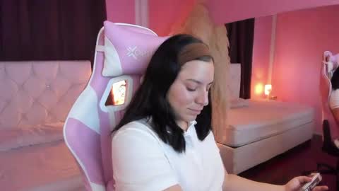 Snapshot of persefone_saira chatting on May 27, 12:24 pm Marie online show from May 27, 12:24 pm