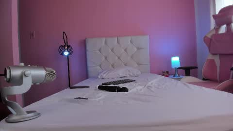 Snapshot of persefone_saira chatting on June 10, 12:15 pm Marie online show from June 10, 12:15 pm