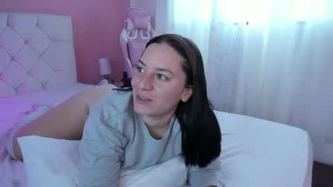 Snapshot of persefone_saira chatting on June 15, 11:01 am Marie online show from June 15, 11:01 am
